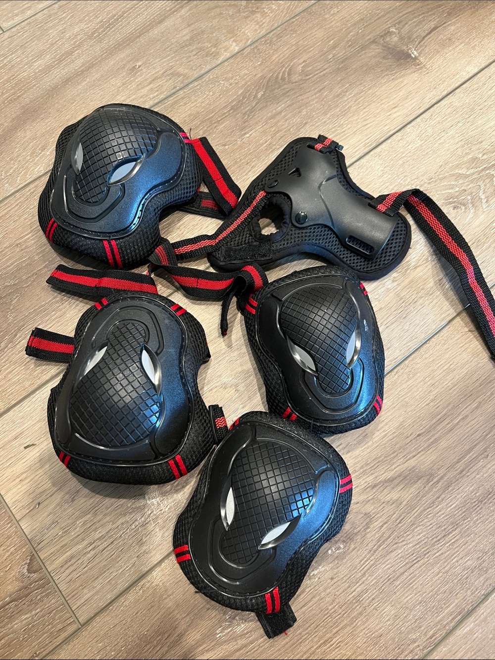 Black & Red Kids Protective Knee and Elbow Pads Set
